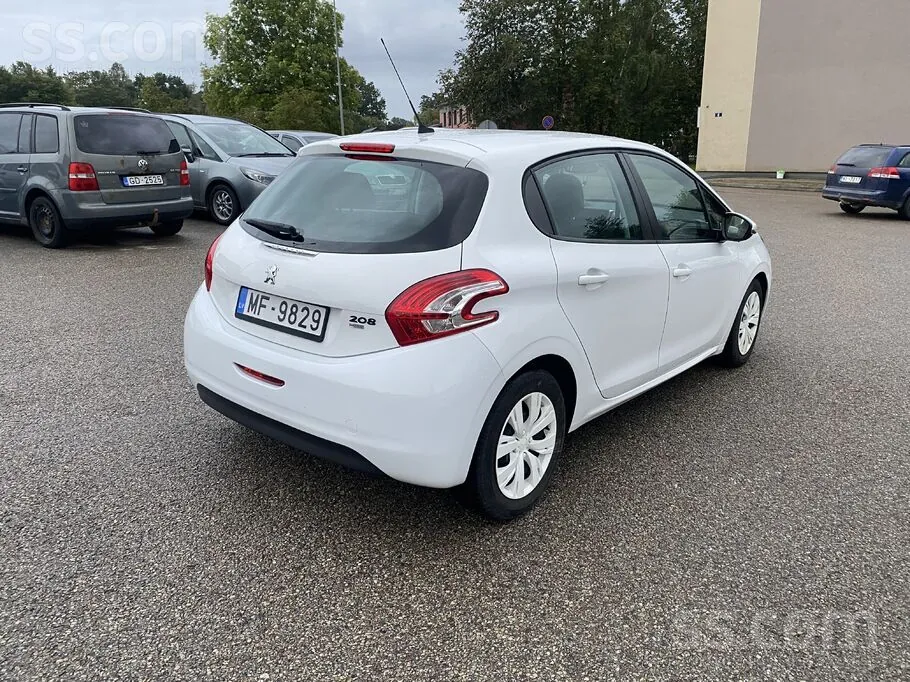 Peugeot 208 2015 photo 3