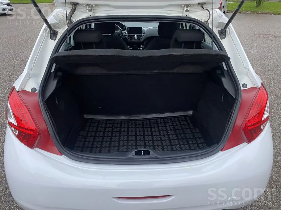 Peugeot 208 2015 photo 5