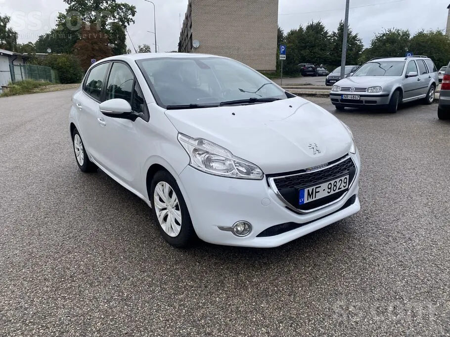 Peugeot 208 2015 photo 2