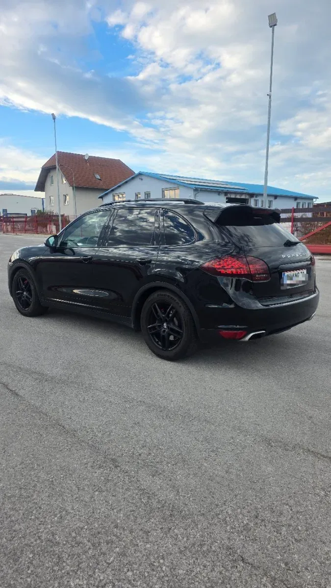 Porsche Cayenne 2012 photo 3