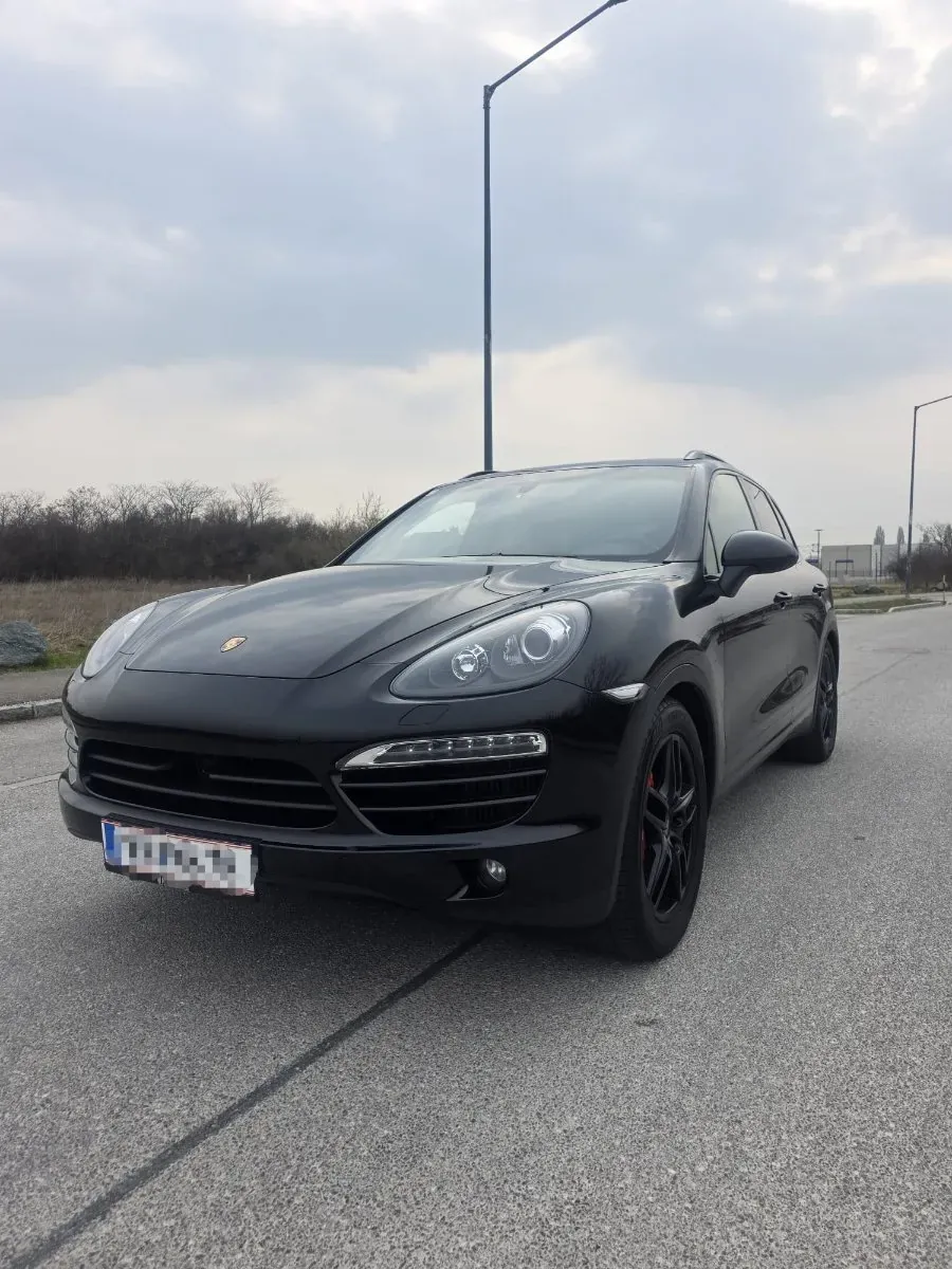 Porsche Cayenne 2012 photo 2