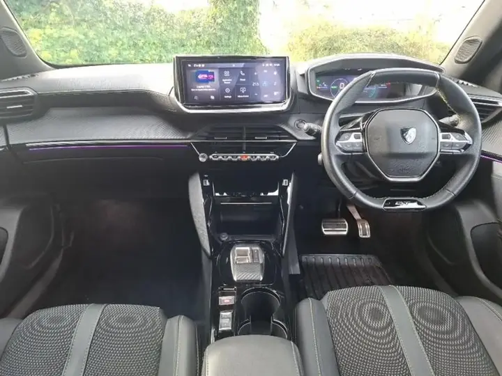 Peugeot E-2008 2025 photo 2