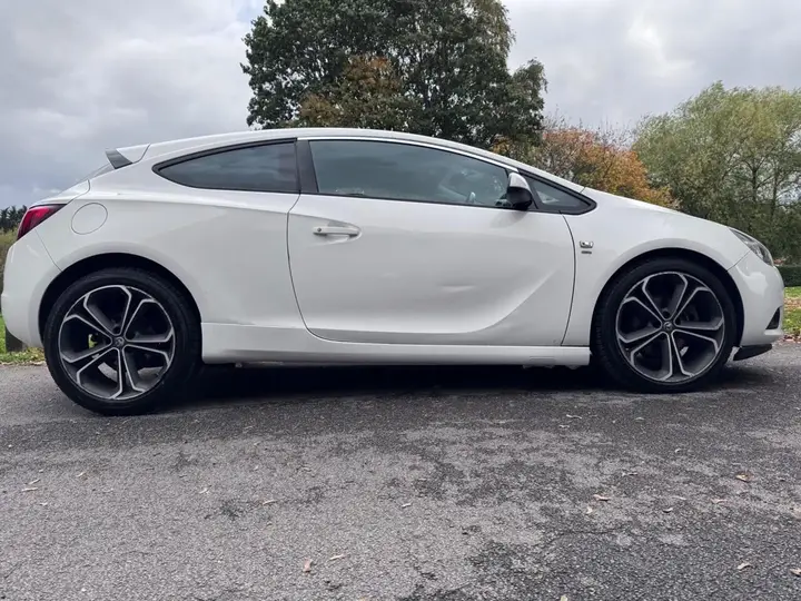 Vauxhall Astra Gtc 2015 photo 4