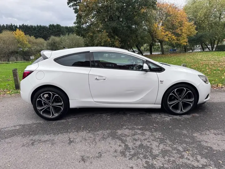 Vauxhall Astra Gtc 2015 photo 3