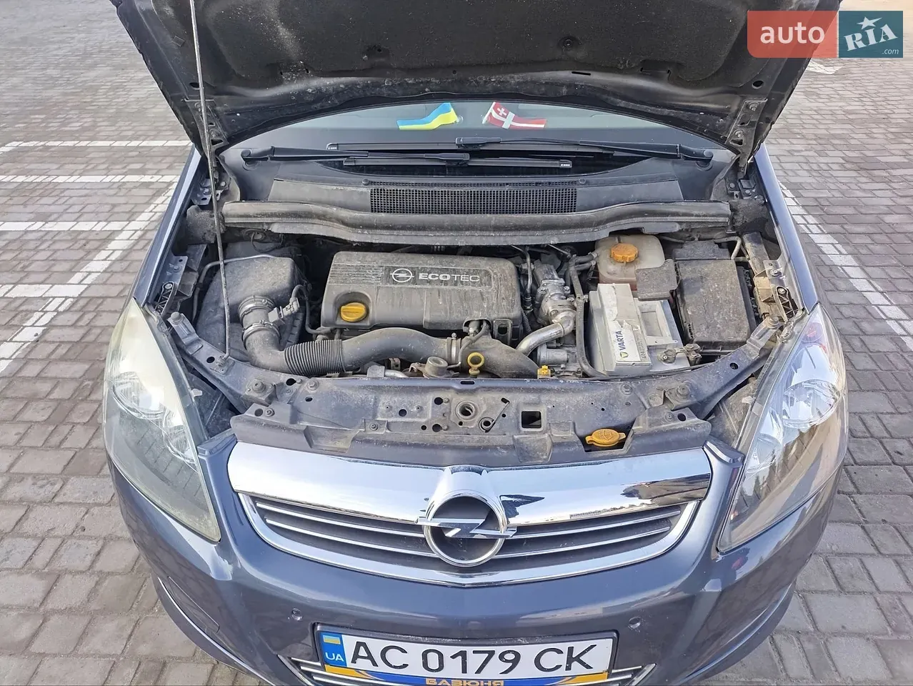 Opel Zafira 2010 photo 2