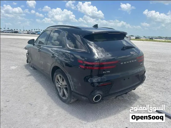 Genesis Gv70