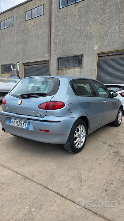 Alfa Romeo 147 2001 photo 2