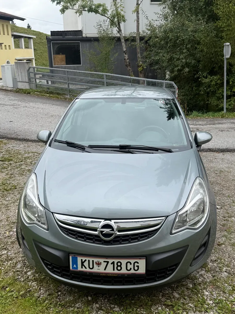 Opel Corsa 2012 photo 2