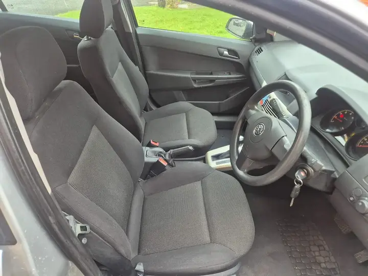 Vauxhall Astra 2007 photo 2