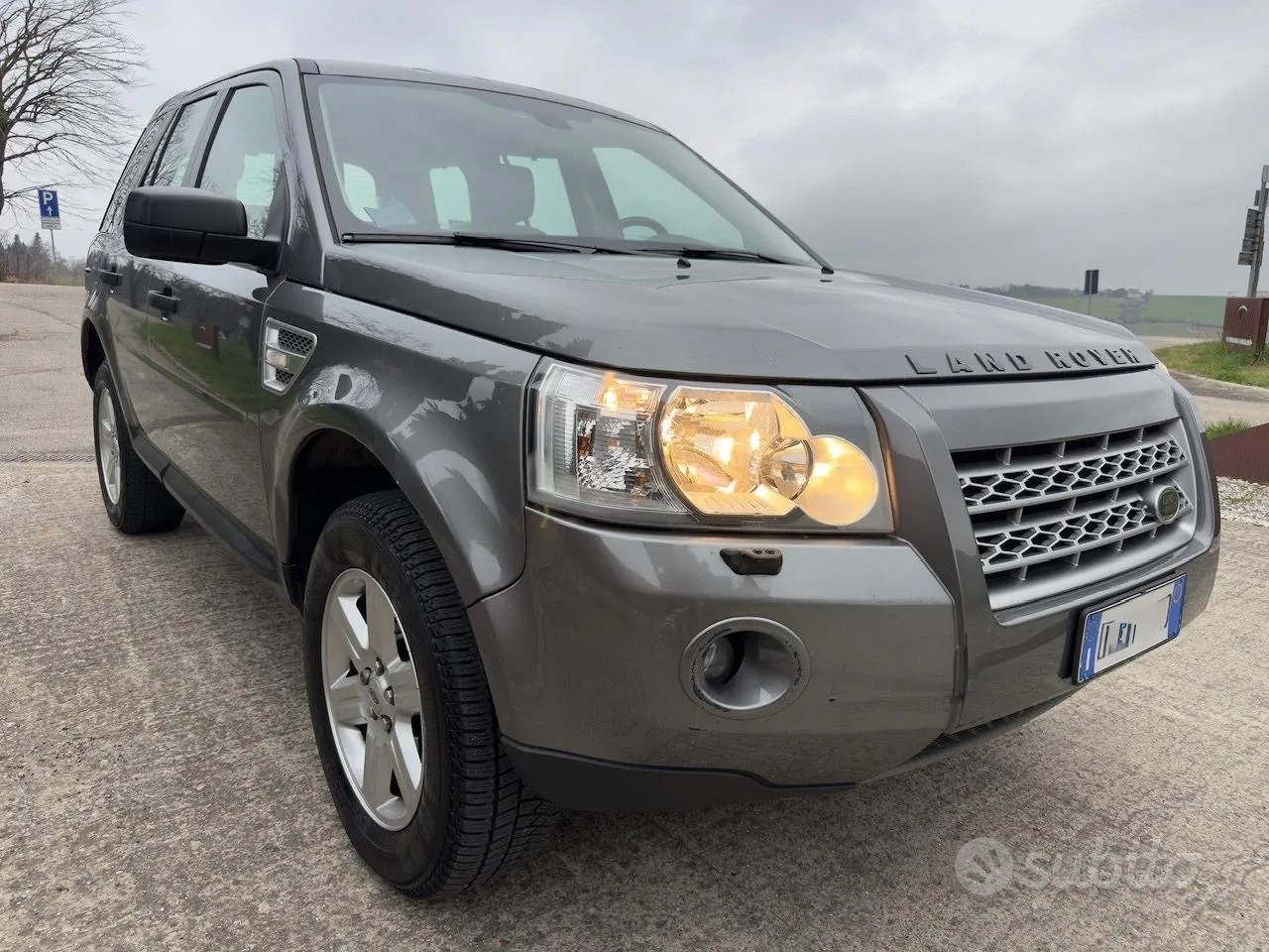 Land Rover Freelander 2012 photo 2