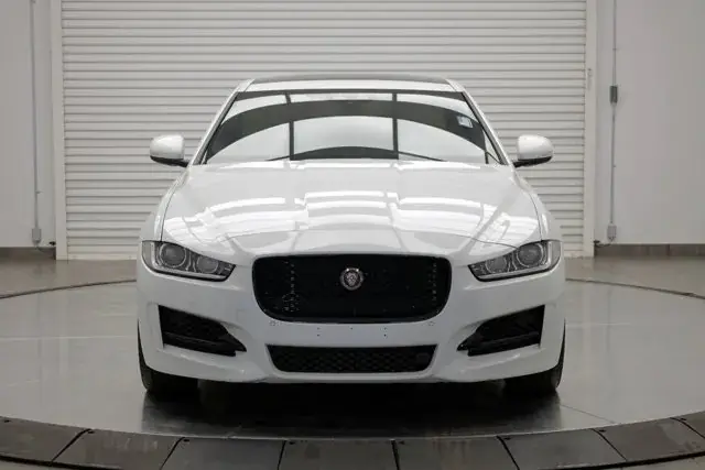 Jaguar Xe 2018 photo 2