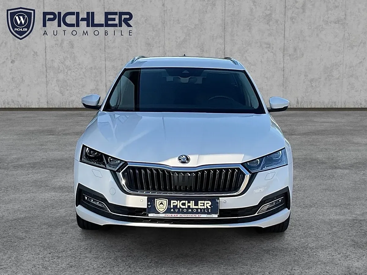 Skoda Octavia 2024 photo 2