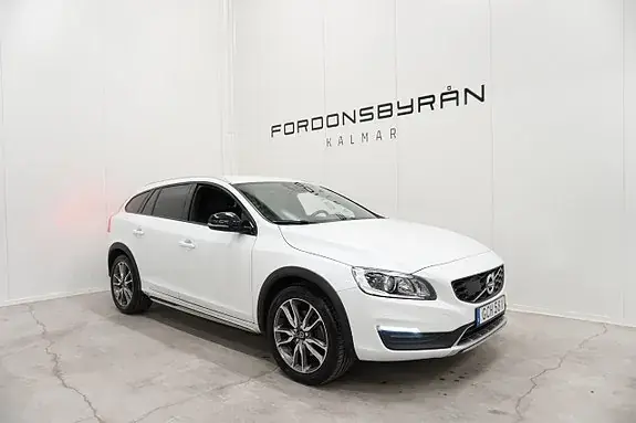 Volvo V60 Cross Country 2016 photo 2