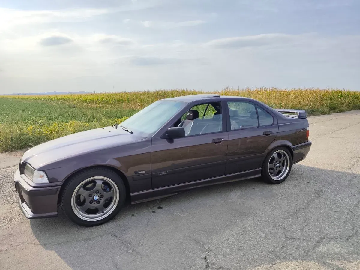 BMW 3 Series 1992 photo 2