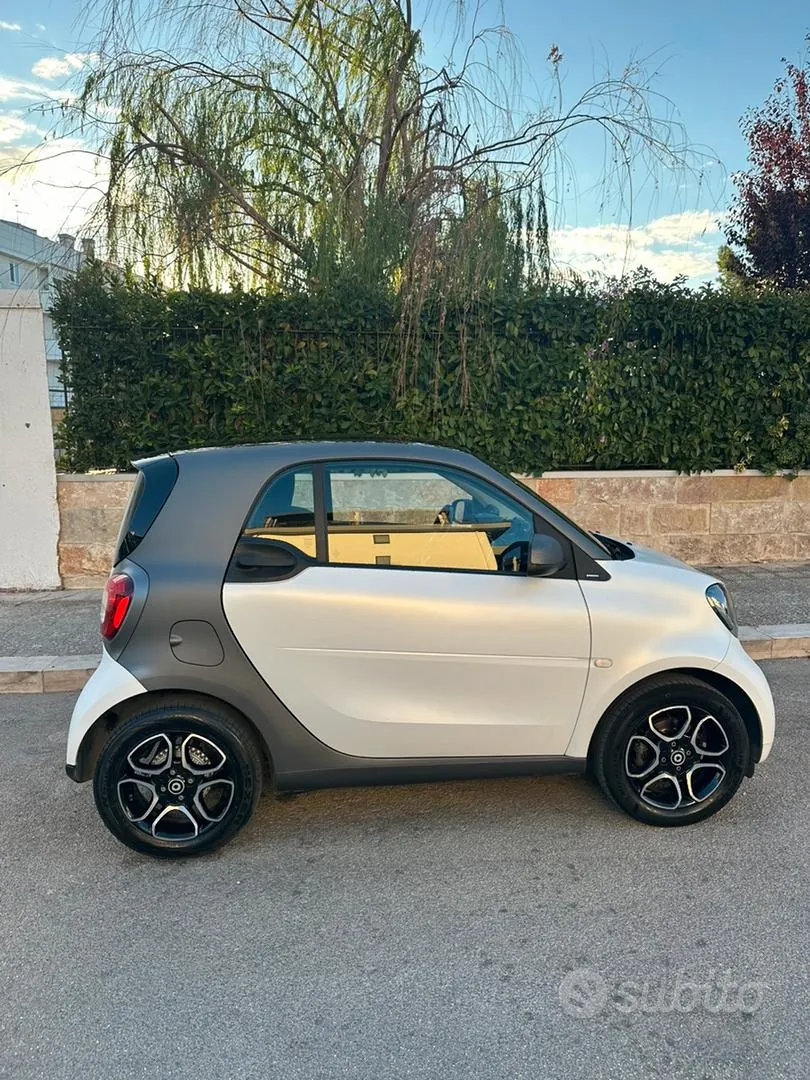 Smart Fortwo 2019 photo 2