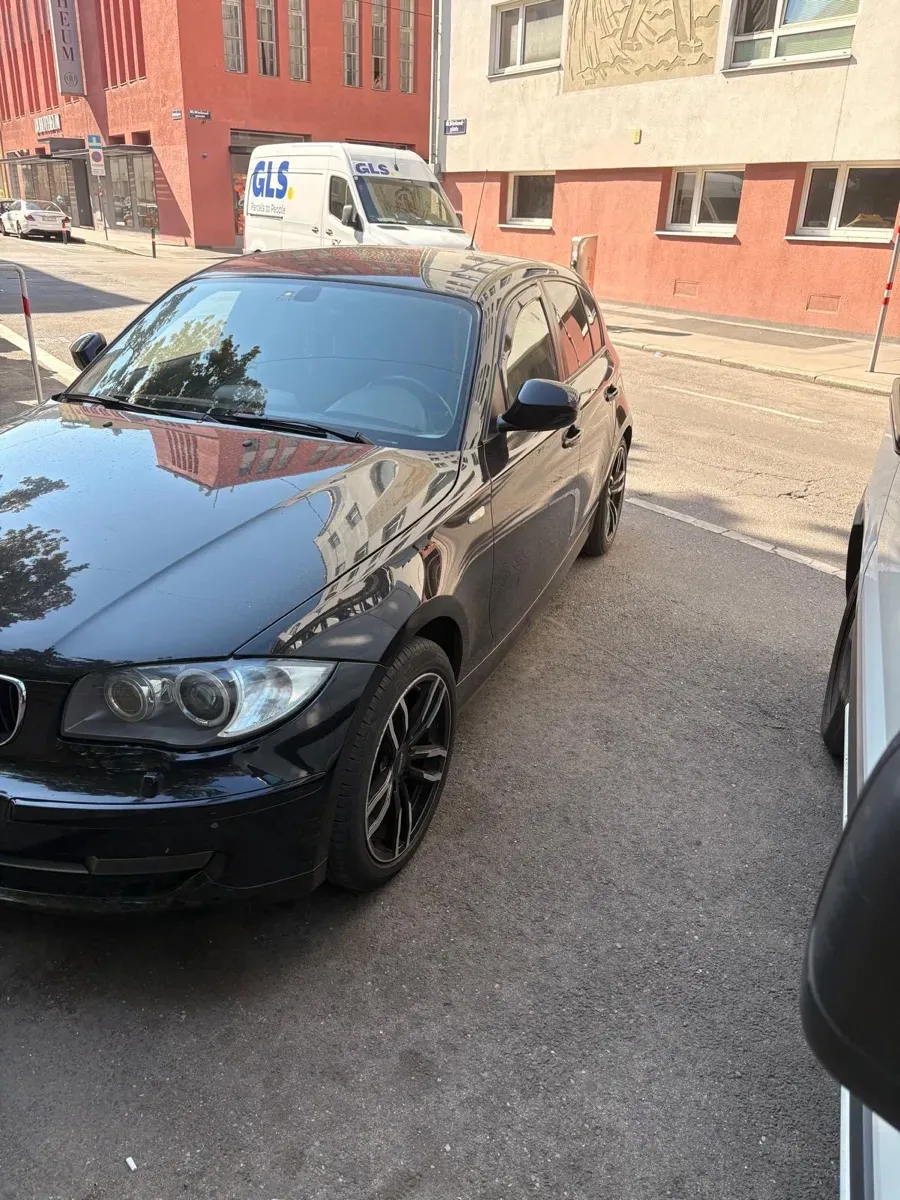 BMW 1 Series 2010 photo 2
