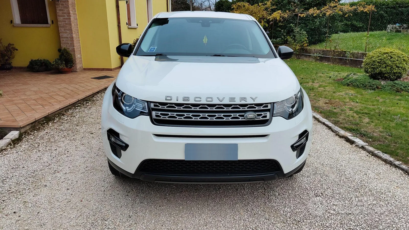 Land Rover Discovery Sport 2016 photo 2