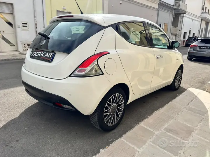 Lancia Ypsilon 2015 photo 2