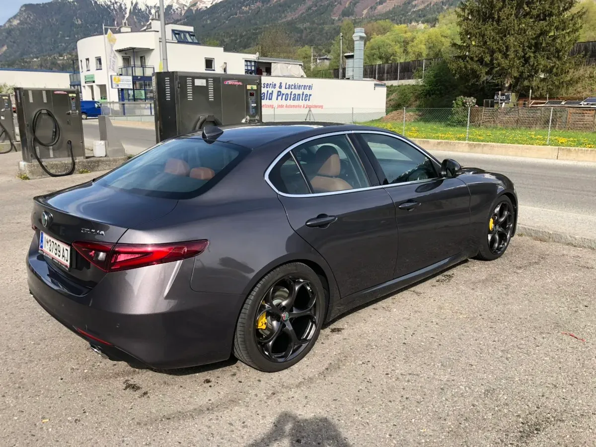 Alfa Romeo Giulia 2017 photo 2