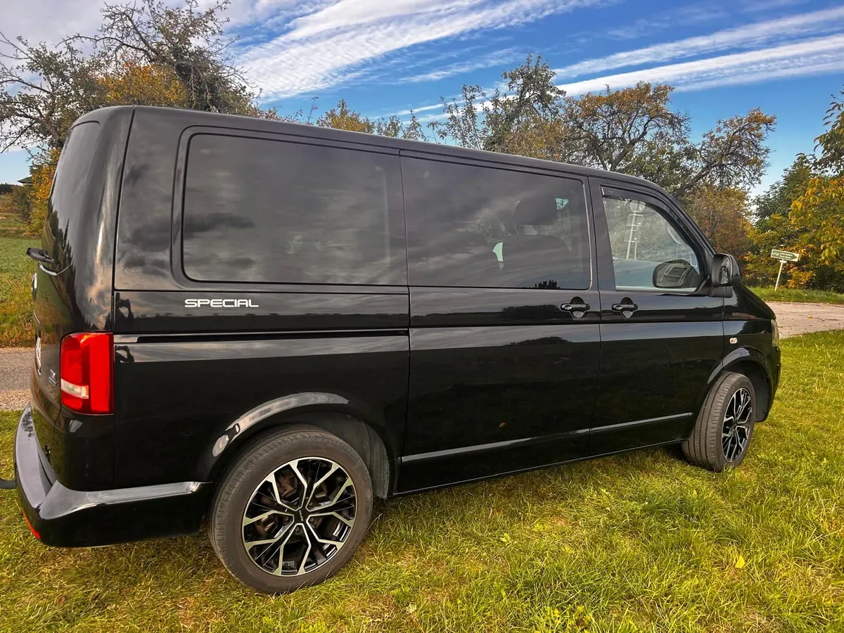 Volkswagen Multivan 2013 photo 2