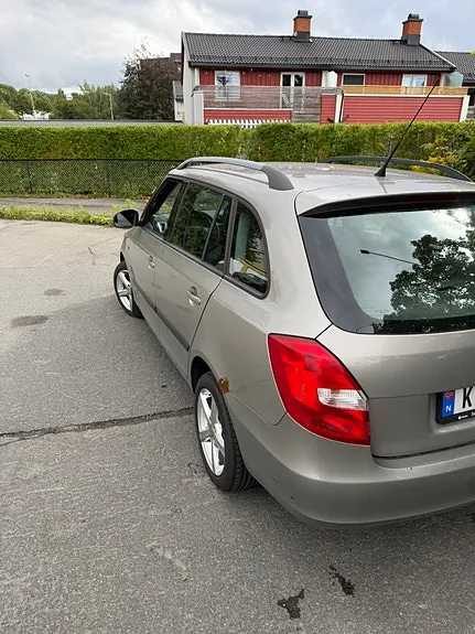 Skoda Fabia 2010 photo 3