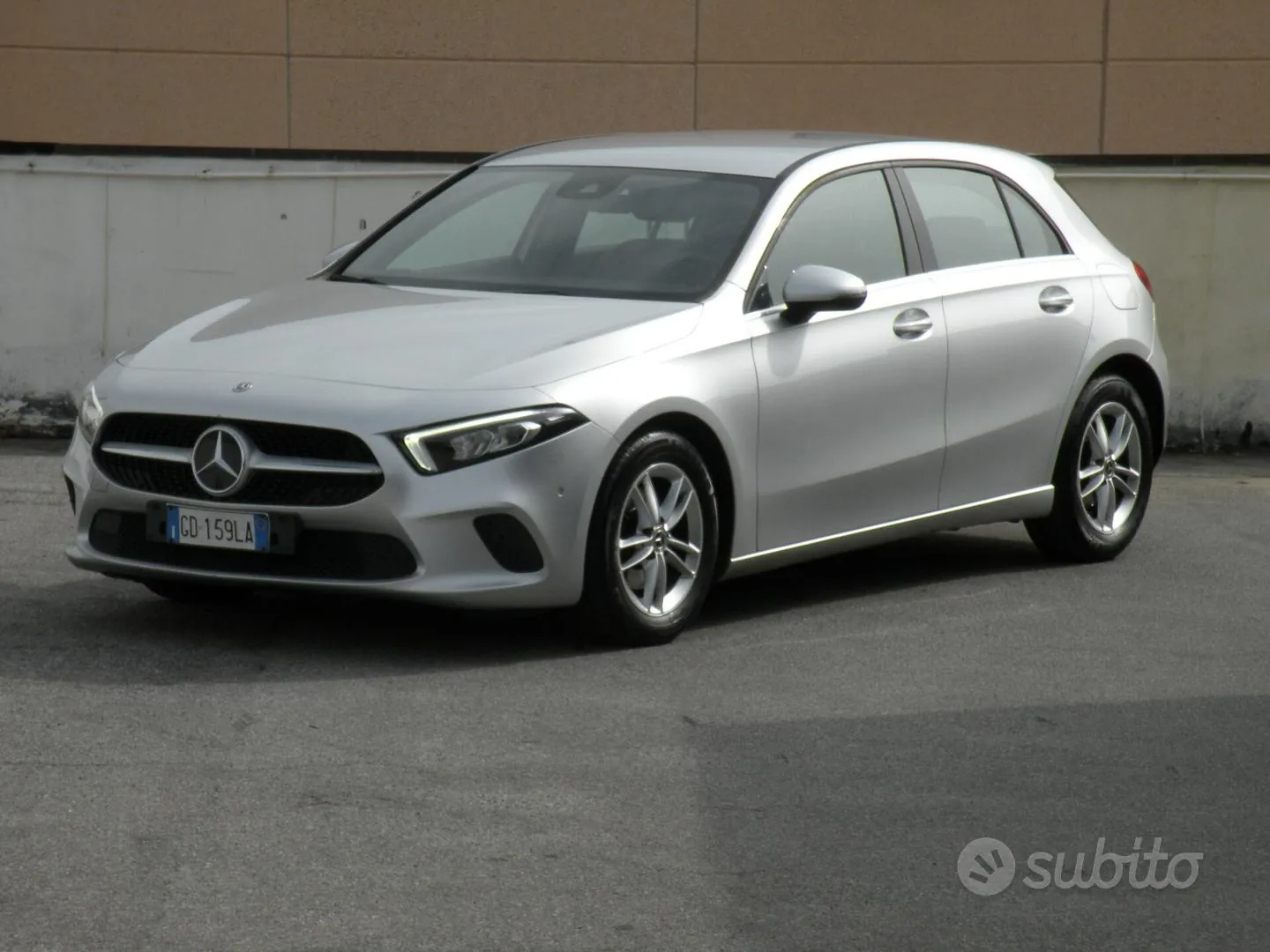 Mercedes-Benz A 180 2018 photo 2