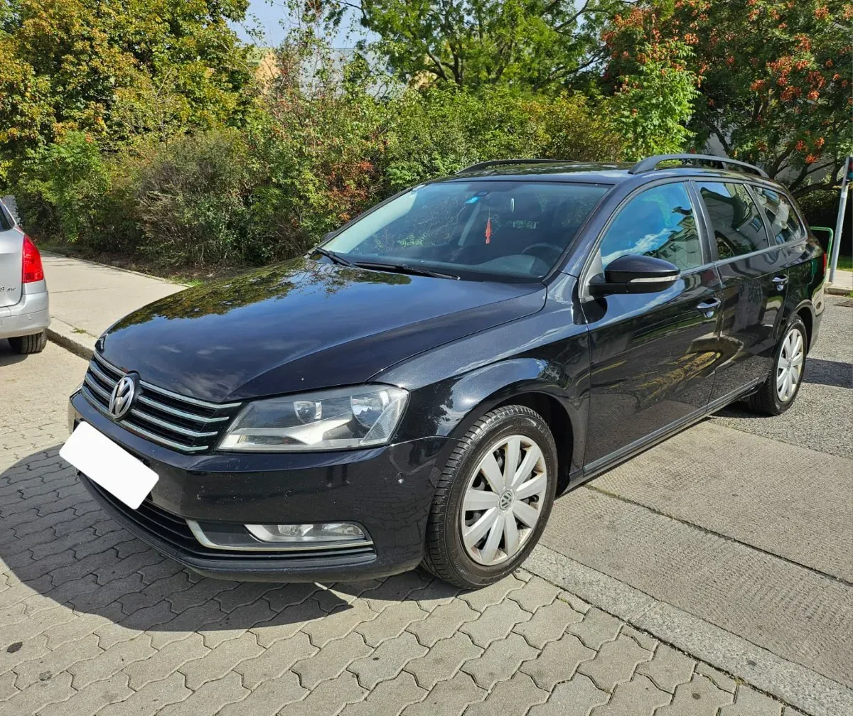 Volkswagen Passat 2011 photo 2