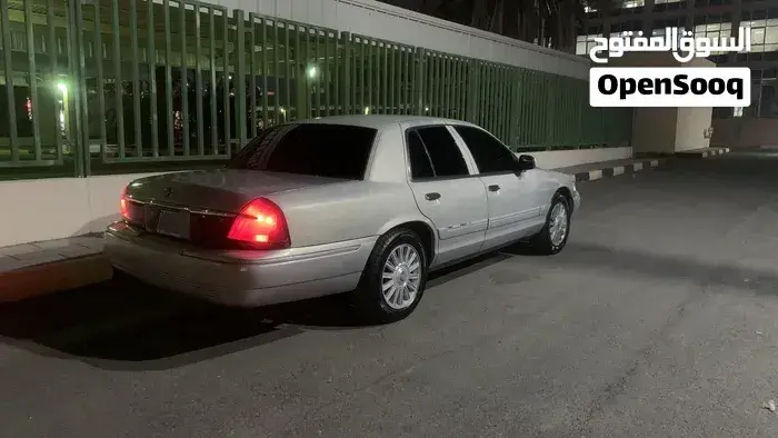 Ford Crown Victoria 1999 photo 5