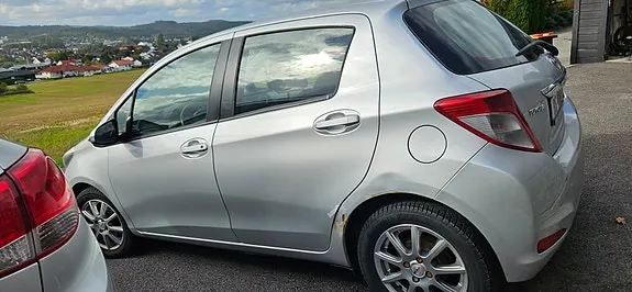 Toyota Yaris 2012 photo 3