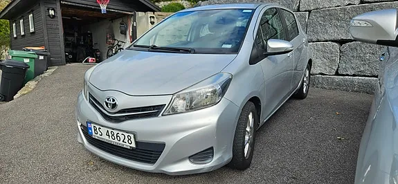 Toyota Yaris 2012 photo 2