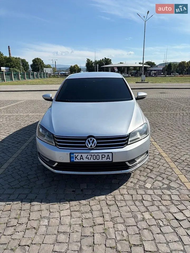 Volkswagen Passat 2012 photo 2
