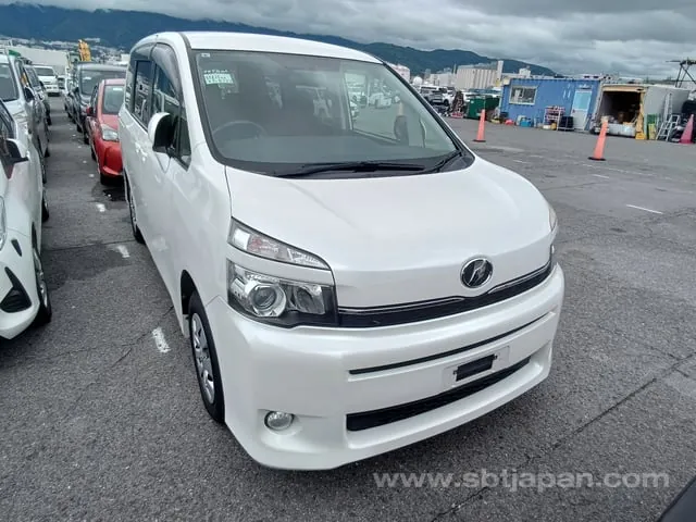 Toyota Voxy X L Edition