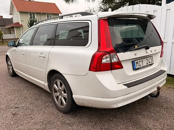 Volvo V70 2012 photo 2