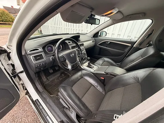 Volvo V70 2012 photo 3