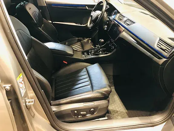 Skoda Superb 2018 photo 5