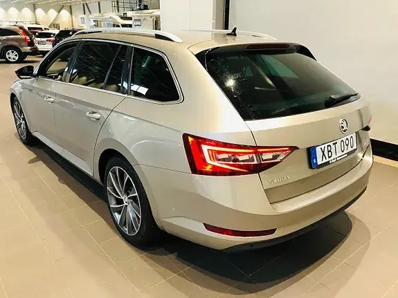 Skoda Superb 2018 photo 4