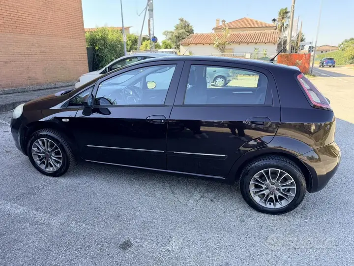Fiat Punto 2011 photo 4