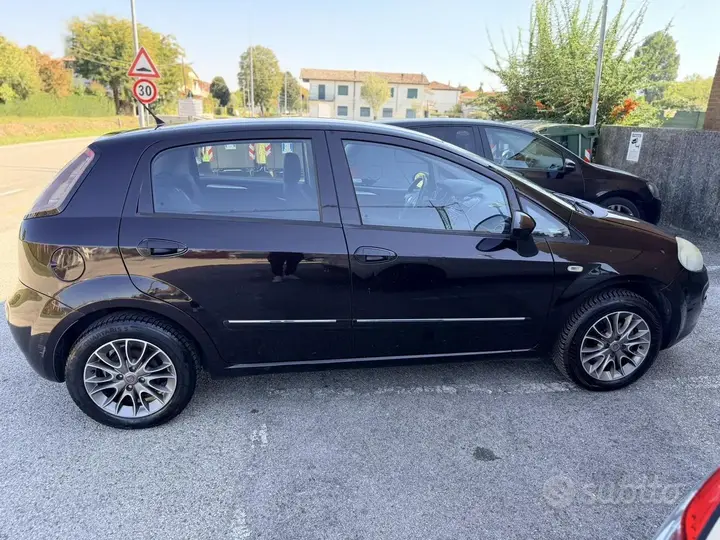 Fiat Punto 2011 photo 3