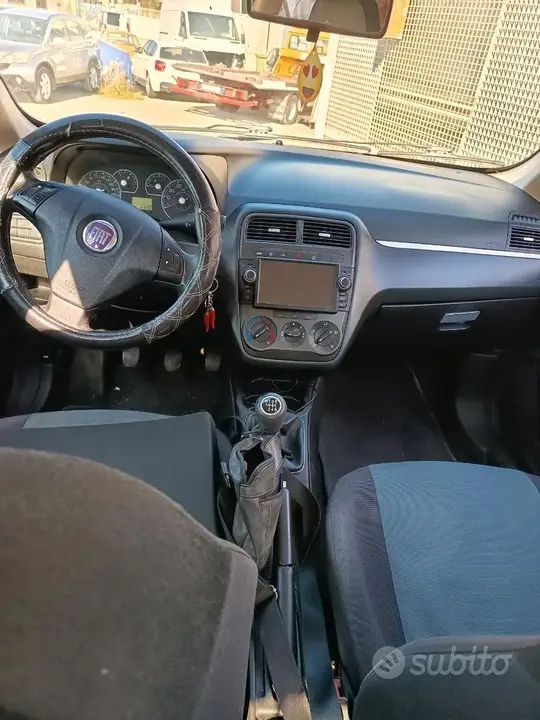 Fiat Grande Punto 2007 photo 2