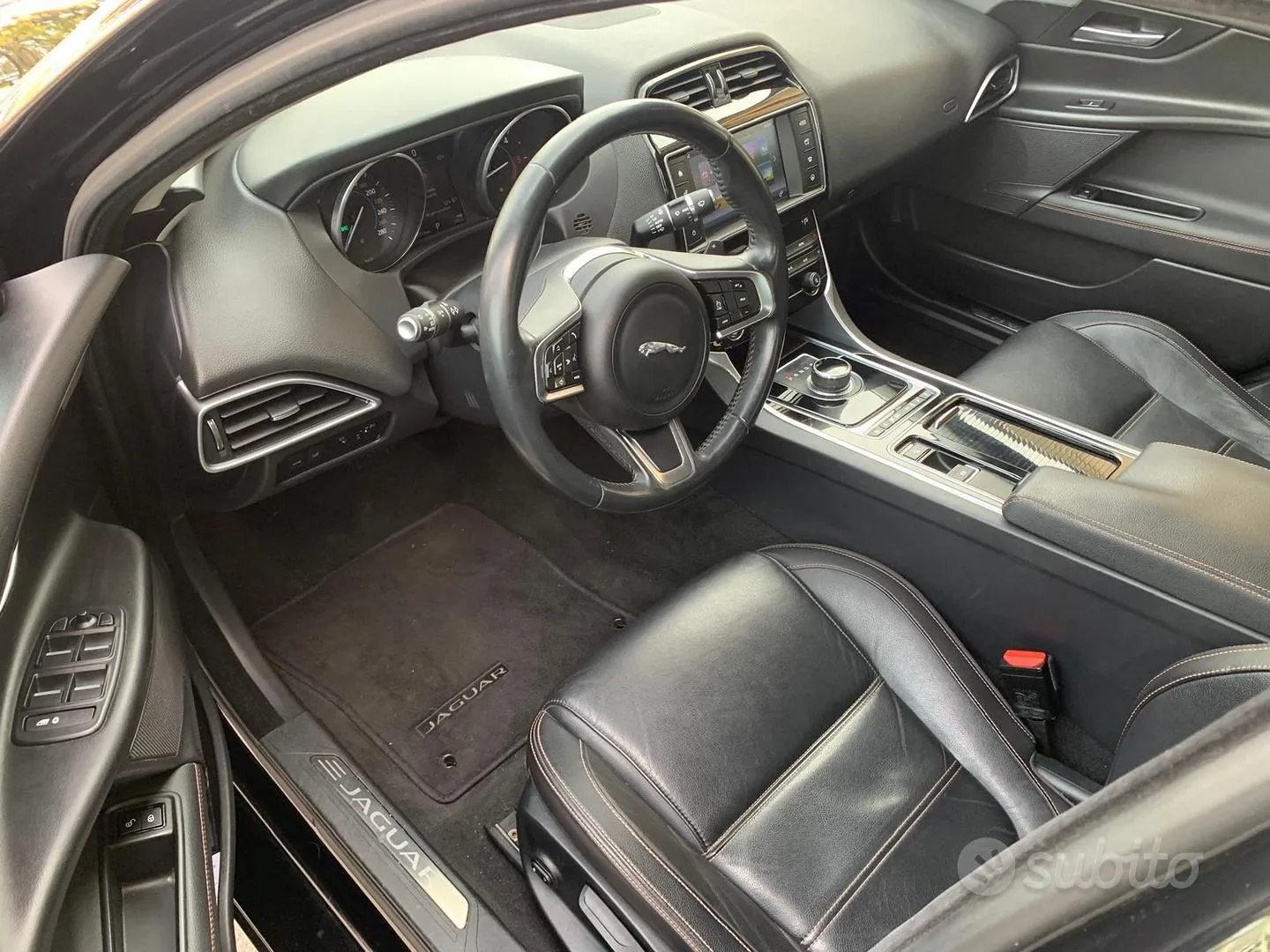 Jaguar Xe 2017 photo 3