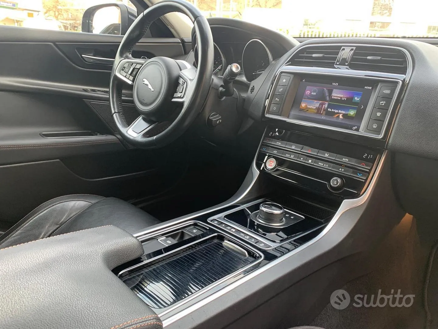 Jaguar Xe 2017 photo 2