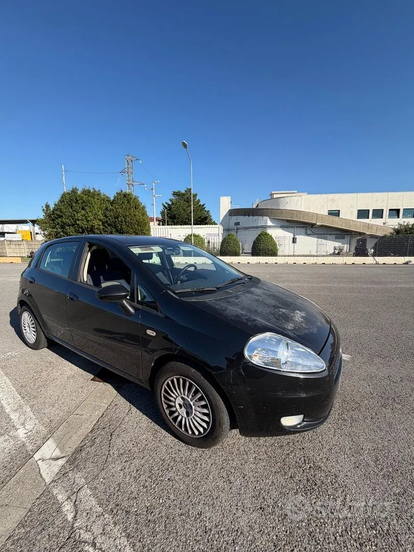 Fiat Grande Punto 2006 photo 4