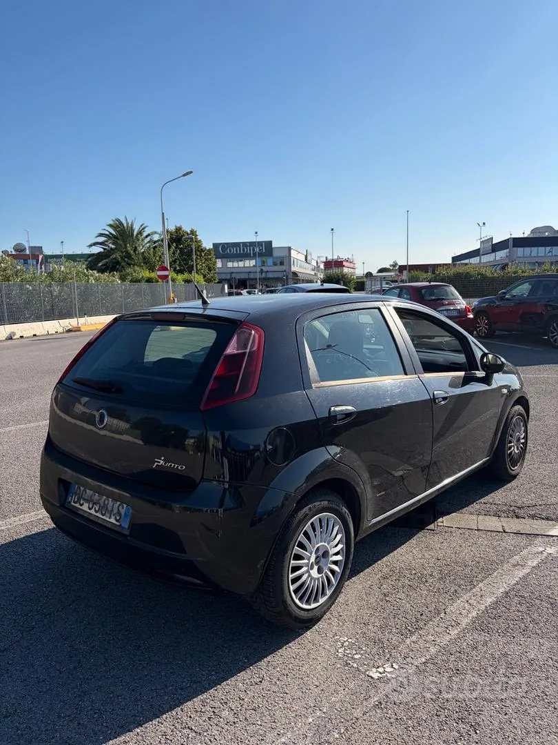 Fiat Grande Punto 2006 photo 2