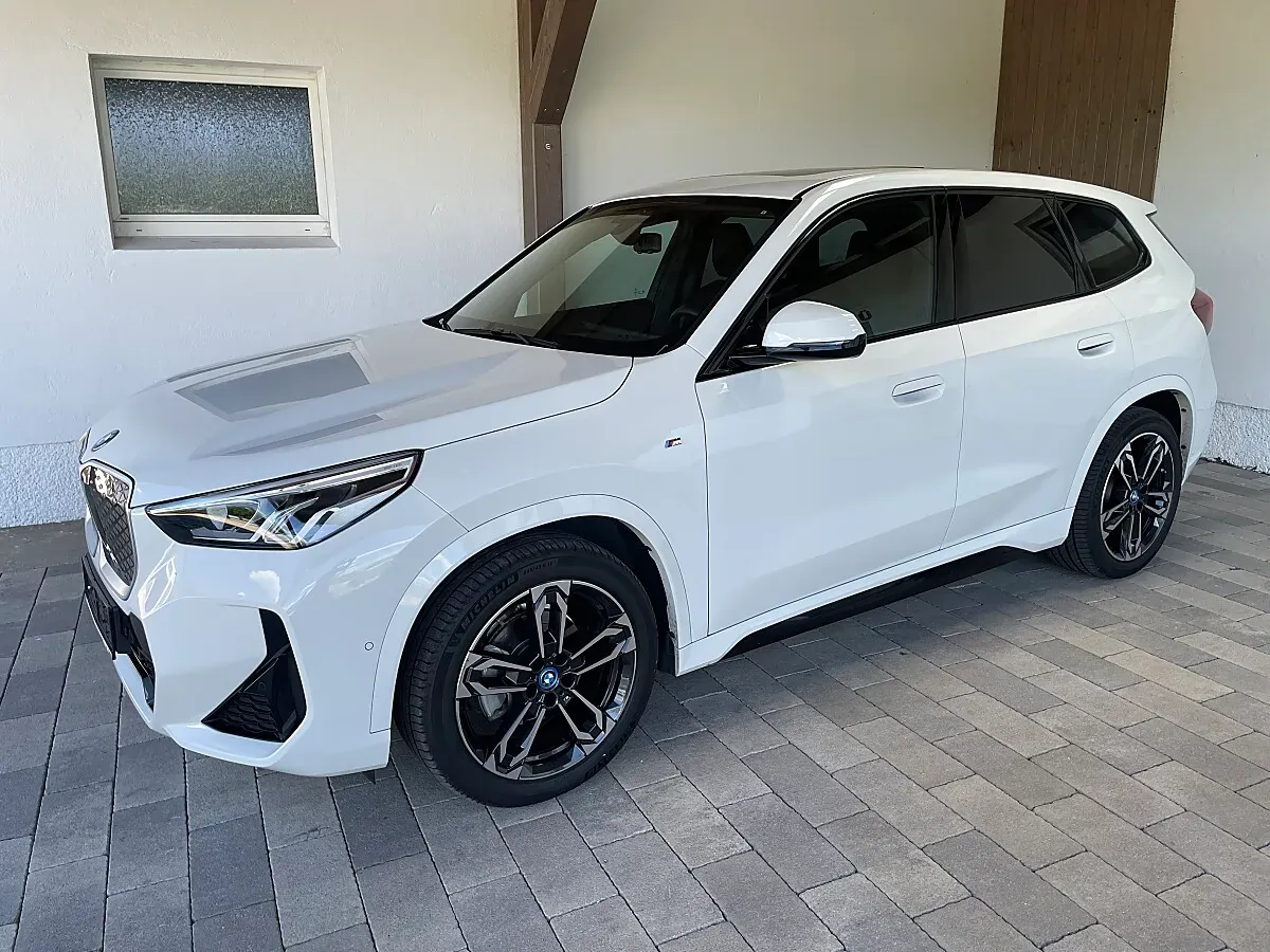BMW Ix1 2024 photo 2