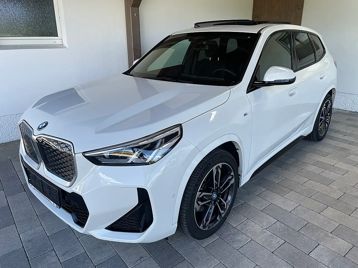 BMW Ix1 2024 photo 3