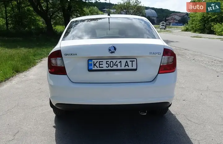 Skoda Rapid 2013 photo 5
