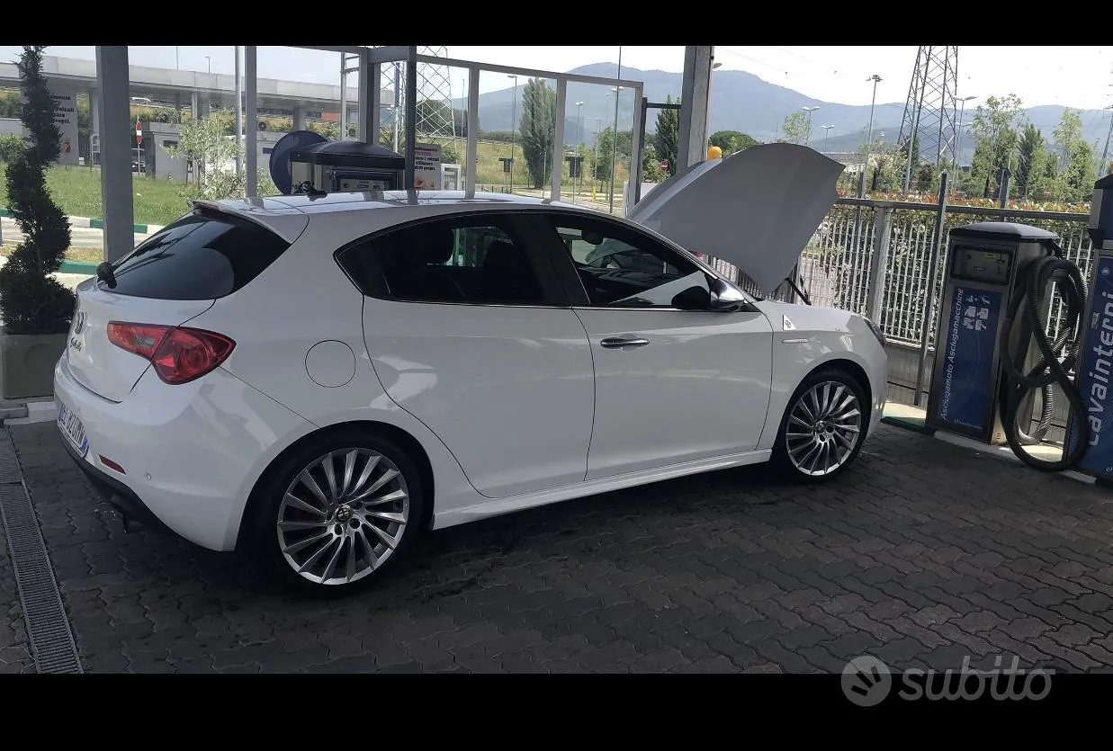 Alfa Romeo Giulietta 2012 photo 3