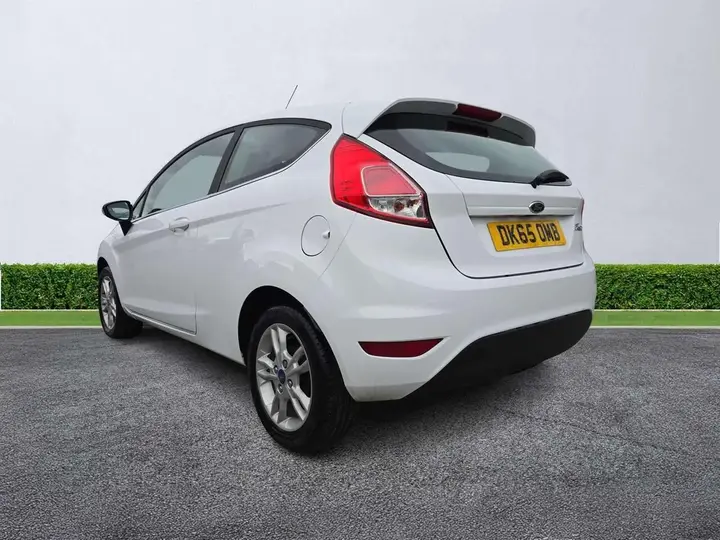 Ford Fiesta 2015 photo 2