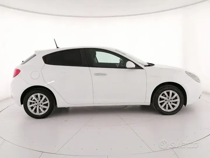 Alfa Romeo Giulietta 2018 photo 3