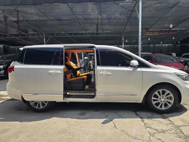 Kia Sedona 2017 photo 3